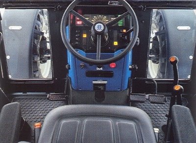 New Holland 110-90 ohjaamo