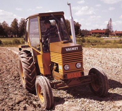 Valmet 502 ohjaamo