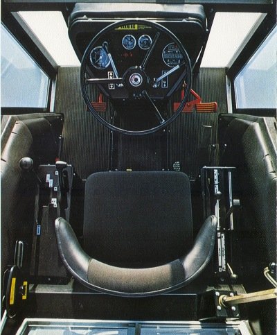 IH 684 ohjaamo