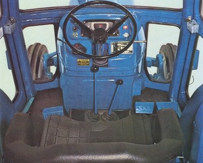 Ford 3600 ohjaamo