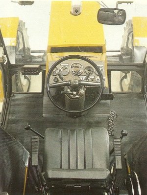 Ursus C-385 ohjaamo