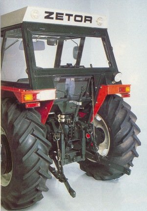 Zetor 7745 takaa