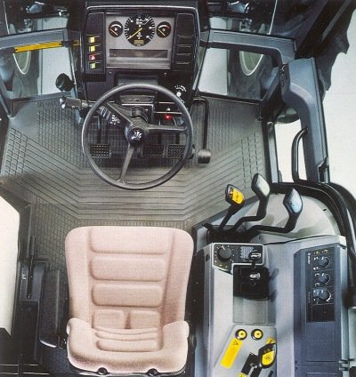 Valmet Mega 8000 ohjaamo