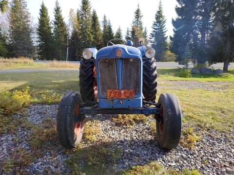 Traktori Power Fordson Major