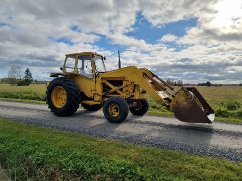 Valmet 702 etukuormaajalla