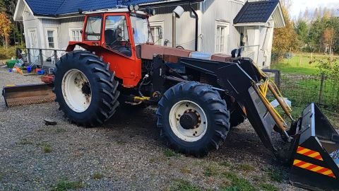 Valmet 1102 nelivedon osia ja kirjallisuutta