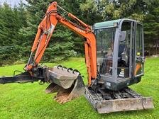 Hitachi ZX18CLR, kallistuva liitin, 3 kauhaa, hara