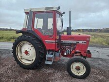 International 585 XL