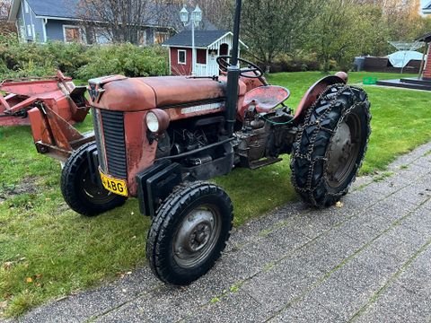 Traktori Massey Ferguson 25 + linko + perälevy