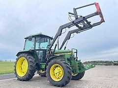 John Deere 2040 mit Frontlader