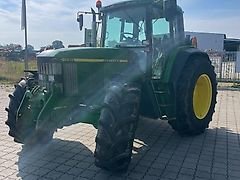John Deere 6910