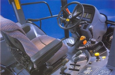 New Holland TM165 ohjaamo