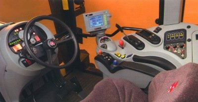 MF 7400 ohjaamo