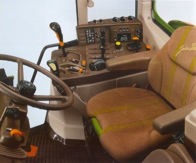 John Deere 6820 ohjaamo