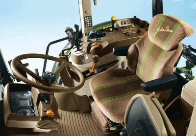 John Deere 5100R edestä