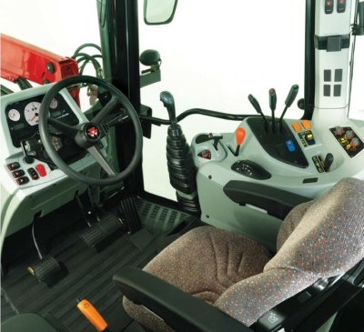Massey Ferguson 5440 ohjaamo