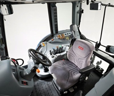 Valtra N103 H5 ohjaamo