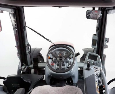 Valtra N123 ohjaamo