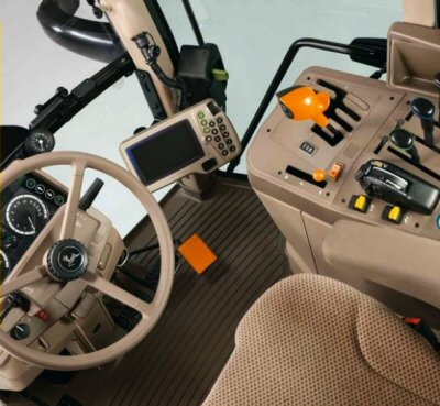 John Deere 6115M ohjaamo