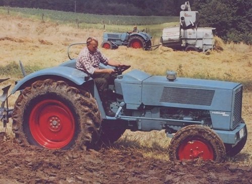 Hanomag Robust 900