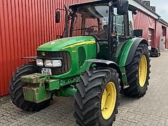 John Deere 5820