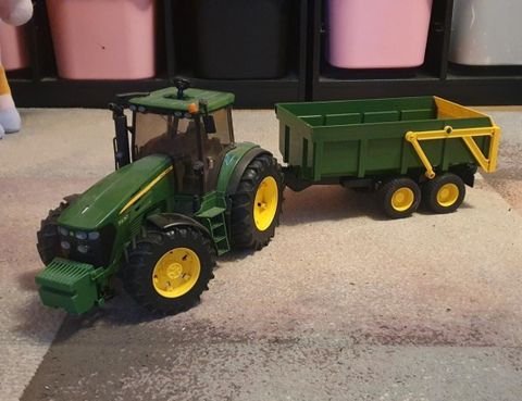 Bruder john deere traktori ja perävaunu