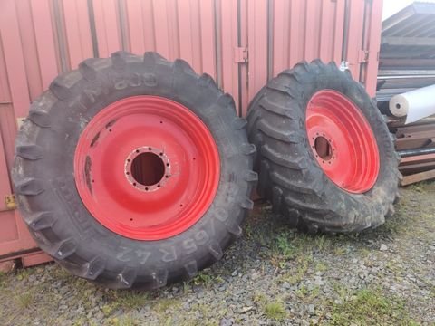 Fendt takarenkaat 650/65R42 vanteineen