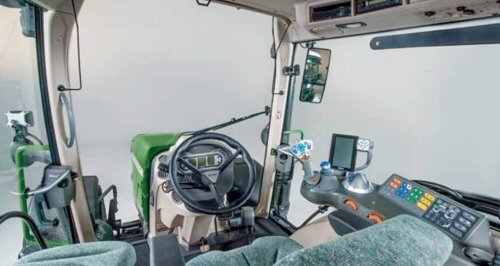 Fendt 313 ohjaamo