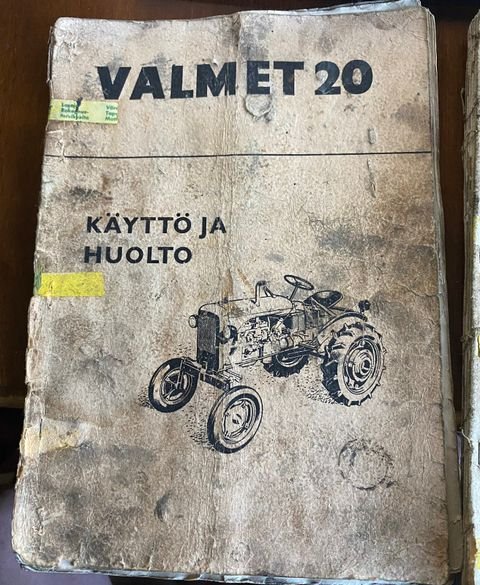 Valmet 20 käyttö ja huolto sekä varaosaluettelo