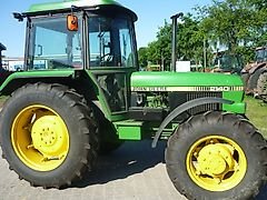 John Deere 2140