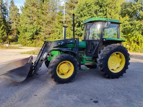 John Deere 2140