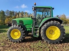 John Deere 6820